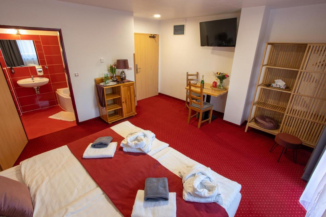 Wellness & Restaurant U Fandy Hotel Lhotka Kültér fotó