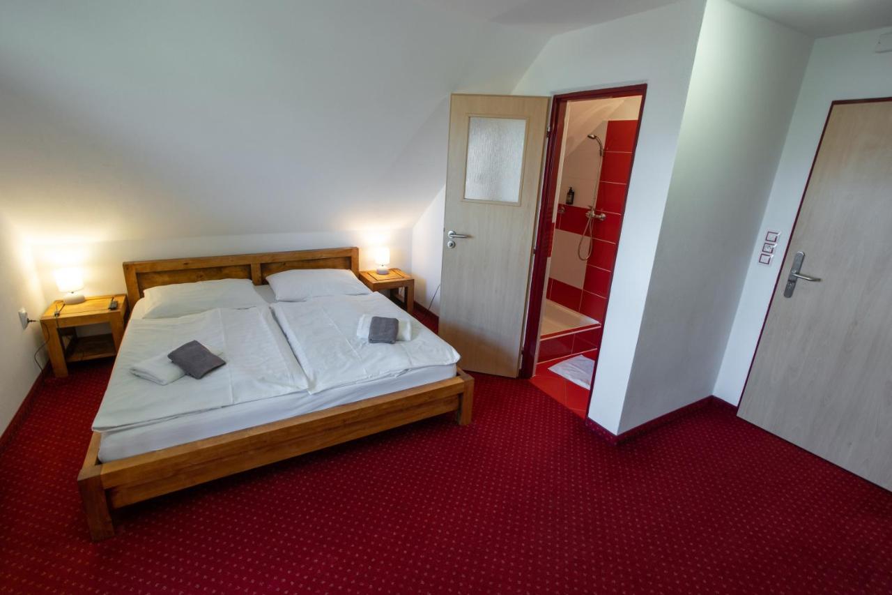 Wellness & Restaurant U Fandy Hotel Lhotka Kültér fotó